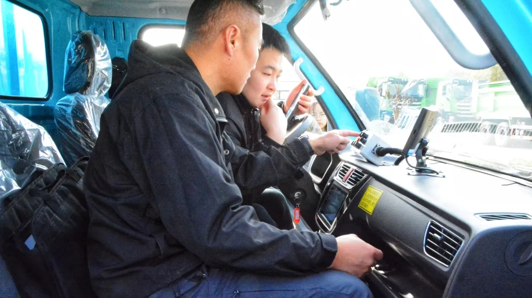 跃迪新能源汽车：绿色动力，引领未来环卫新风尚·